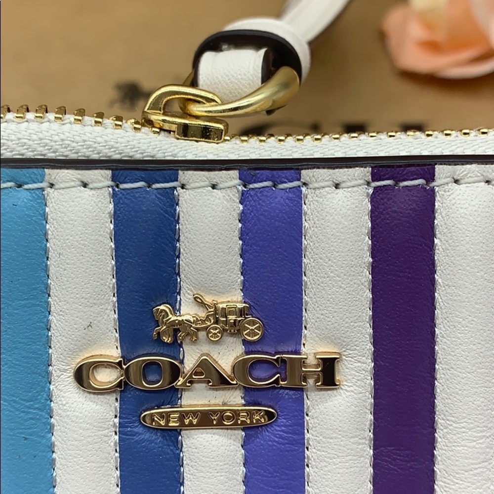 COACH LARGE WRISTLET WITH OMBRE QUILTING
IM/CHALK - Picture 14 of 16